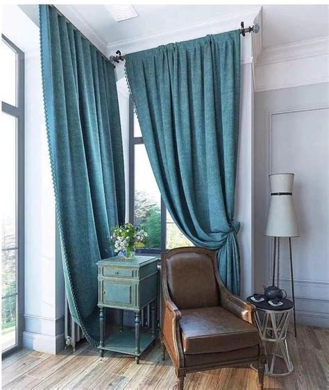客廳 磁磚 藍色窗簾